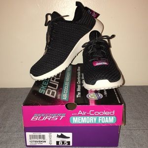 Sketchers Burst Women’s 8.5 NWT
